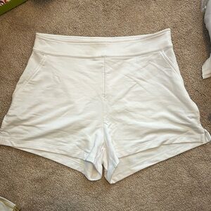 travis mathew women’s shorts